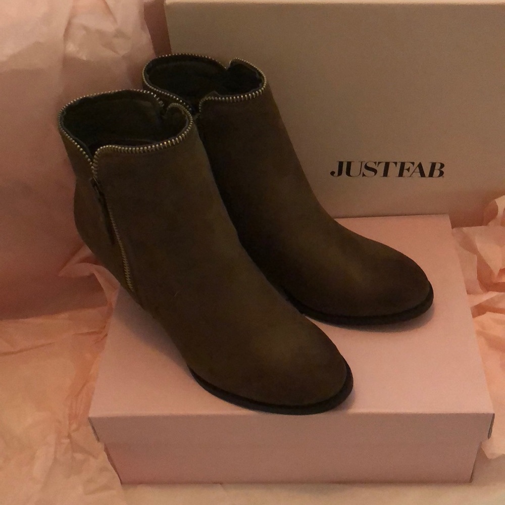 JustFab Size 9 Olive Booties